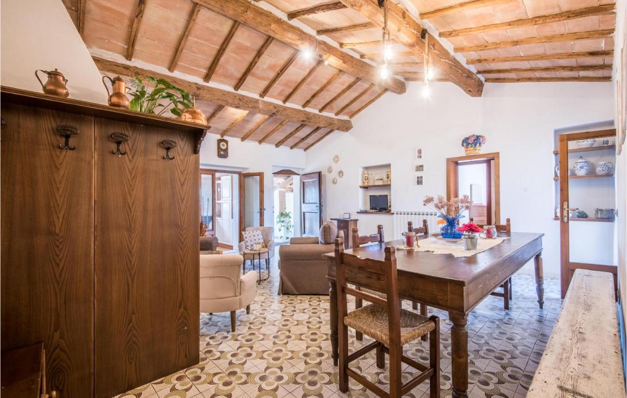 Gorgeous Home In Montalcino With Kitchen Exterior foto